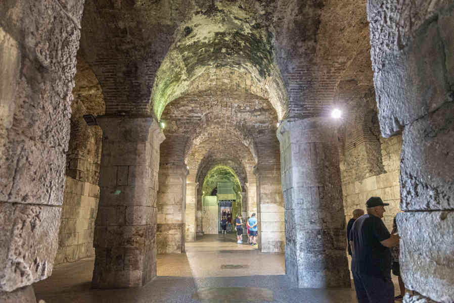 Croacia - Split 35 - palacio de Diocleciano - sótanos